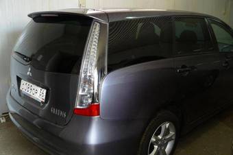 2007 Mitsubishi Grandis Photos