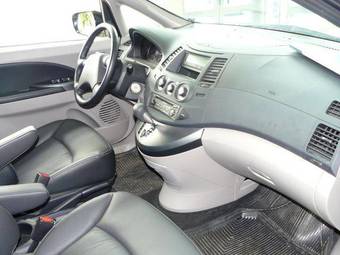2007 Mitsubishi Grandis Pics