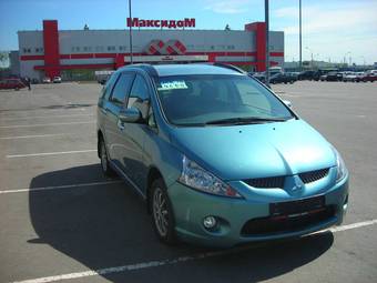 2007 Mitsubishi Grandis Photos