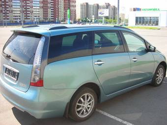 2007 Mitsubishi Grandis Pictures