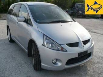 2007 Mitsubishi Grandis Pictures