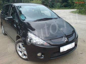 2007 Mitsubishi Grandis Photos