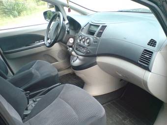 2007 Mitsubishi Grandis Photos