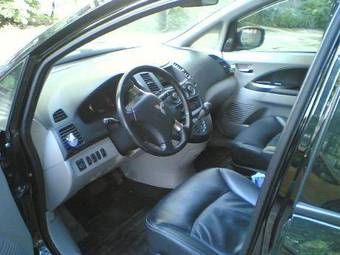 2007 Mitsubishi Grandis Pictures