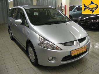 2008 Mitsubishi Grandis Images