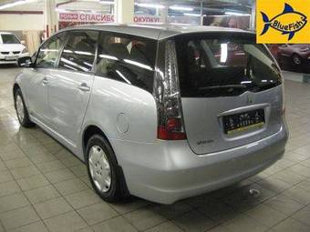 2008 Mitsubishi Grandis Pictures