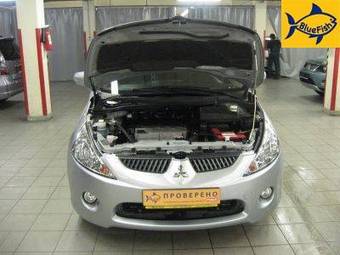 2008 Mitsubishi Grandis Photos