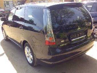 2008 Mitsubishi Grandis Photos