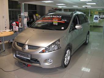 2008 Mitsubishi Grandis For Sale