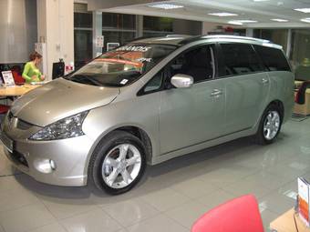 2008 Mitsubishi Grandis Pics