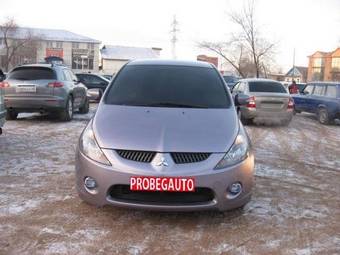 2009 Mitsubishi Grandis Photos