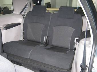 2009 Mitsubishi Grandis Pictures