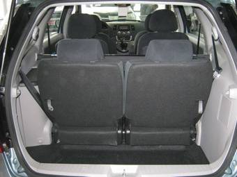 2009 Mitsubishi Grandis Pictures