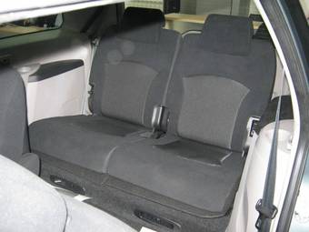 2009 Mitsubishi Grandis Pictures