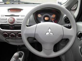 2006 Mitsubishi i Photos