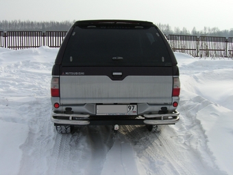 2001 L200