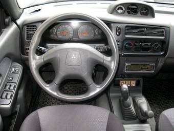 2002 Mitsubishi L200 Photos