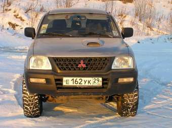 2004 Mitsubishi L200 Photos