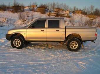 2004 Mitsubishi L200 Photos