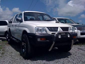 2004 Mitsubishi L200 Photos