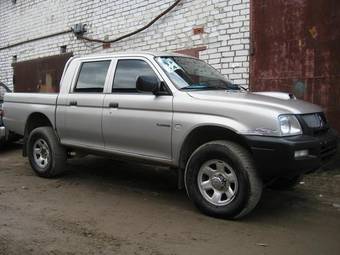 2005 Mitsubishi L200 Images