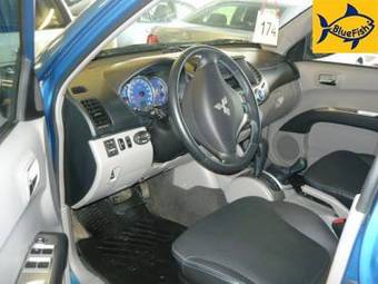 2007 Mitsubishi L200 Photos