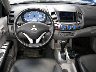 2007 Mitsubishi L200 Photos