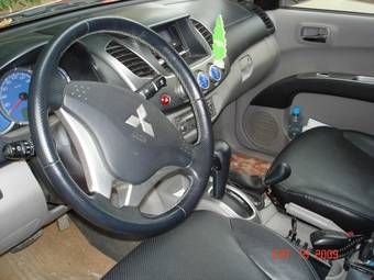 2007 Mitsubishi L200 Photos