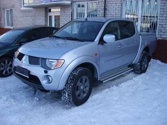 2008 Mitsubishi L200 Images