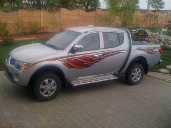 2008 Mitsubishi L200 Images