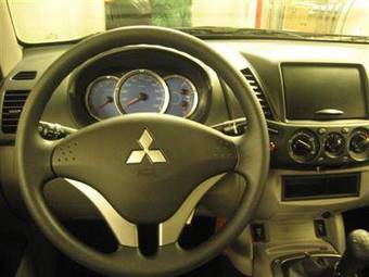 2008 Mitsubishi L200 Pictures