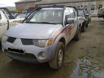 2008 Mitsubishi L200 Photos