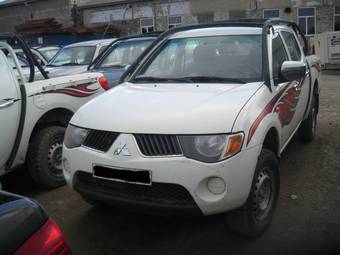 2008 Mitsubishi L200 Photos