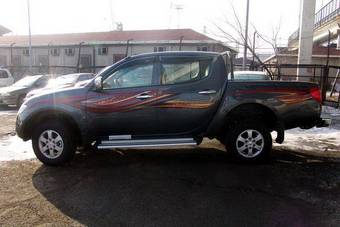 2009 Mitsubishi L200 Photos