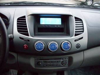 2009 Mitsubishi L200 Pictures