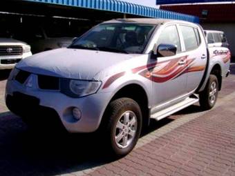 2009 Mitsubishi L200 Photos