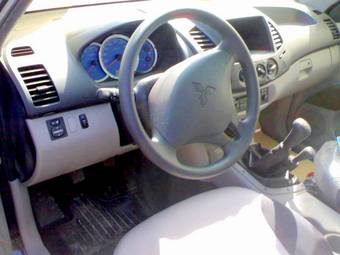 2009 Mitsubishi L200 Pictures