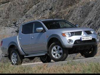 2009 Mitsubishi L200 Photos