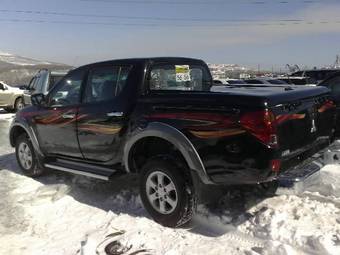 2009 Mitsubishi L200 Images