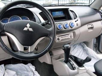 2009 Mitsubishi L200 Pics