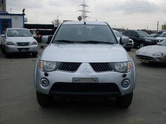 2009 Mitsubishi L200 Photos