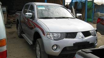2009 Mitsubishi L200 Photos