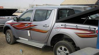 2009 Mitsubishi L200 Photos