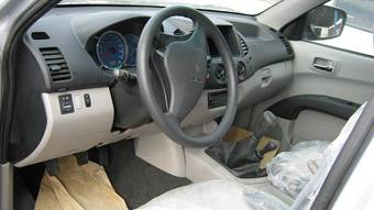 2009 Mitsubishi L200 Pictures