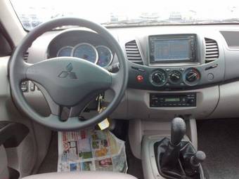 2009 Mitsubishi L200 Pictures