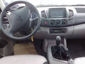 2009 Mitsubishi L200 Pics