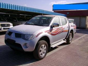 2010 Mitsubishi L200 Photos