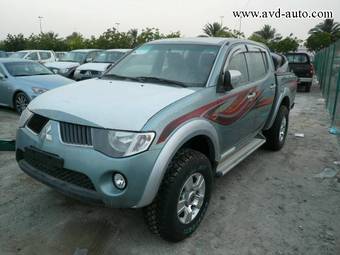 2010 Mitsubishi L200 Photos