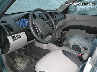 2010 Mitsubishi L200 Pictures