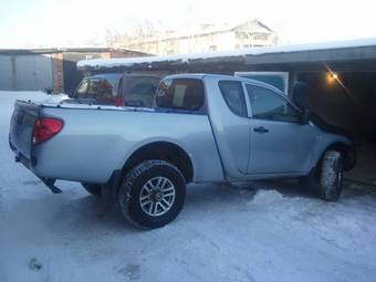 2010 Mitsubishi L200 Images